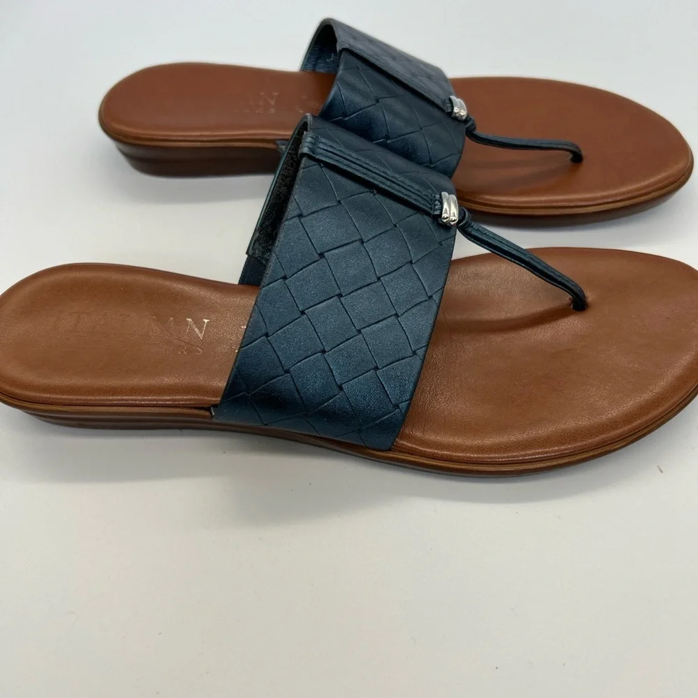 Italian shoemaker Leather Toe-Post Slide Sandal in Dark Blue - Picture 3 of 5
